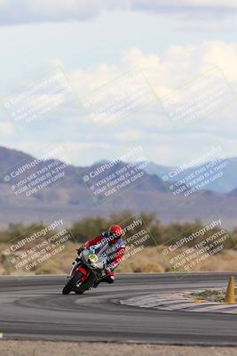 media/Nov-16-2025-Race Pace (Sun) [[8c5fa54630]]/Non Verified Riders (1st 20 Minutes)/5-Turn 15 (110pm)/